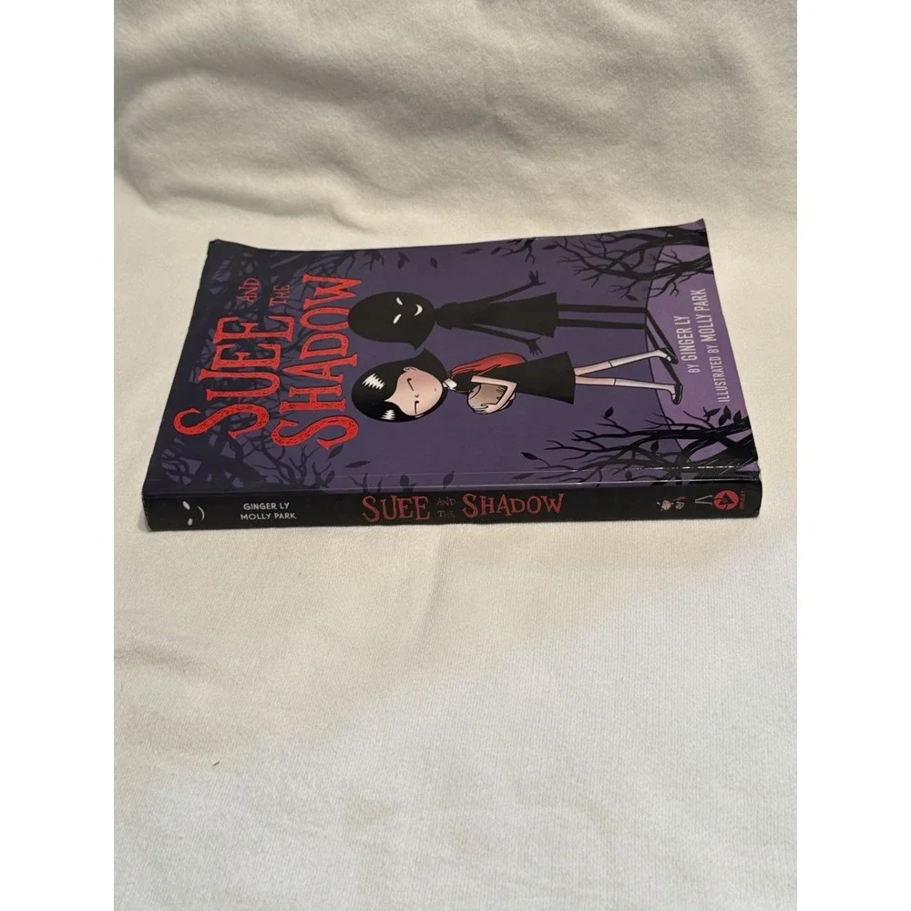 Suee and the Shadow Ginger Ly Molly Park Graphic Novel Amulet Books 2017